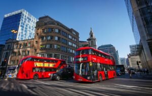 الأوراق المطلوبة للسفر إلى بريطانيا للمقيمين في السعودية london bus