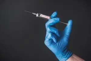التطعيمات المطلوبة قبل السفر: من الحمى الصفراء إلى التهاب السحايا التطعيمات قبل السفر