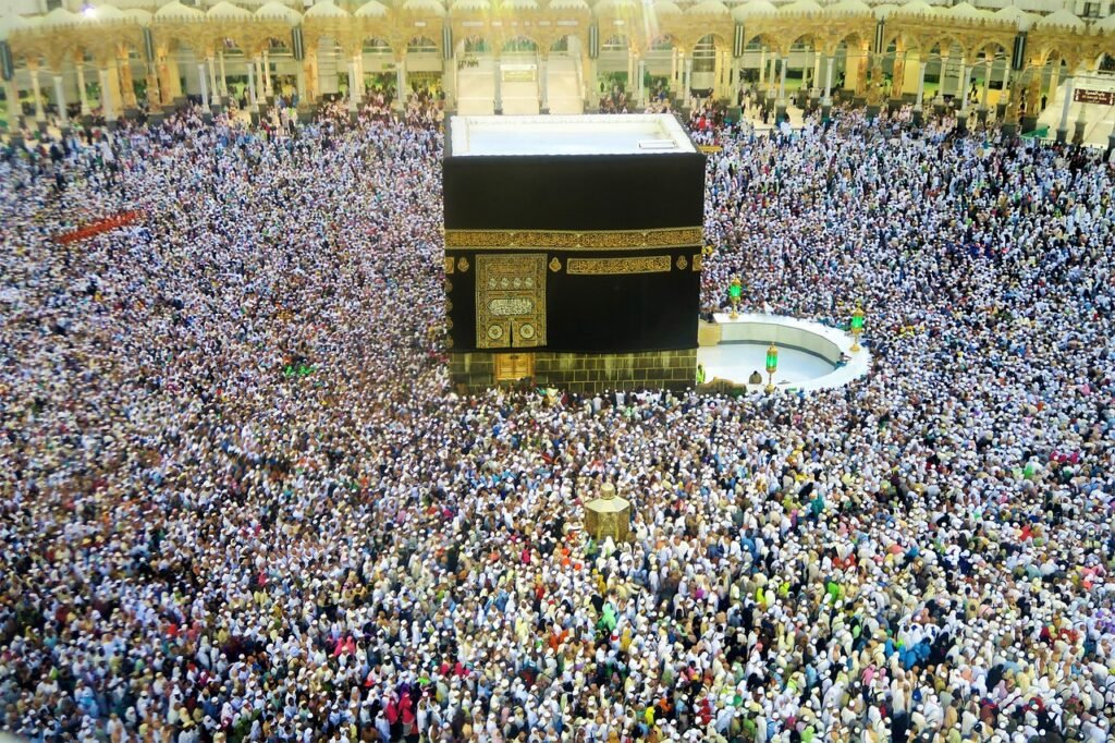تطعيمات الحج الإلزامية: القائمة الكاملة لحجاج الداخل والخارج بيت الله الحرام