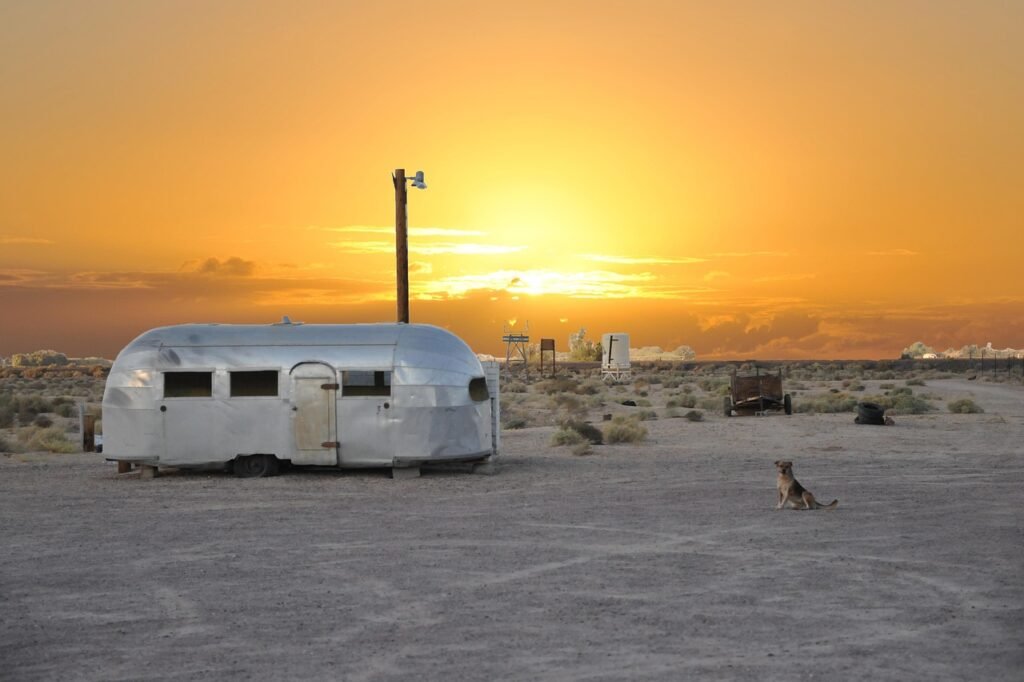 السفر بالكرفان: كيف تسافر بحرية كاملة بدون فندق؟ caravan